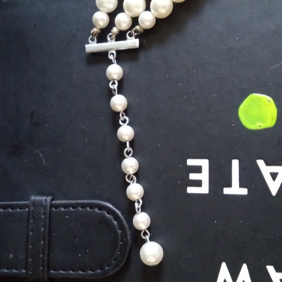 triple strand graduated pearl necklace - Picture 3 of 7